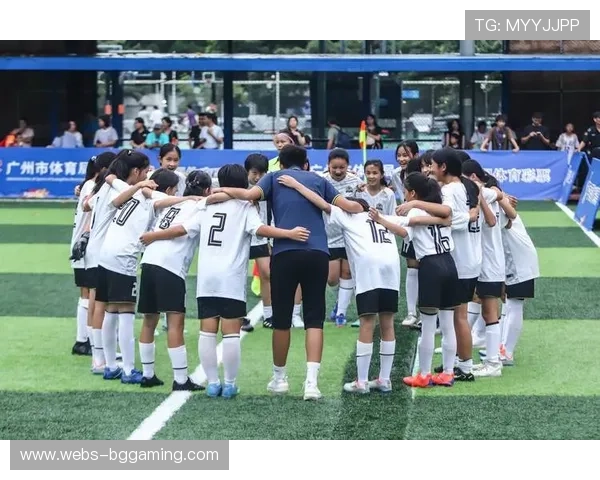 青少年足球赛事体系完善促社会俱乐部与学校协同提升参与度