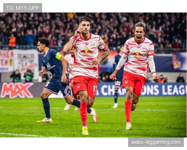 终场哨响，莱比锡球员庆祝格鲁达绝平进球